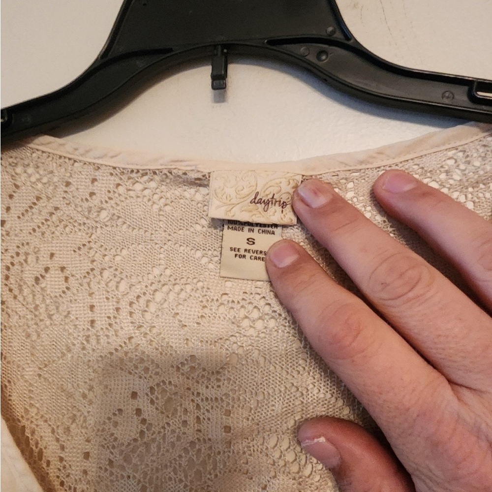 Daytrip tan lace back top size womens small - Picture 2 of 3